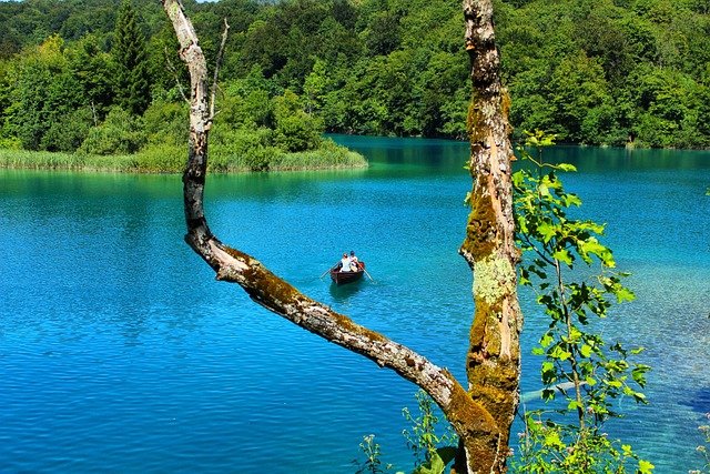Scattering ashes on a lake